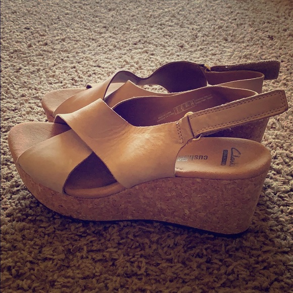 clarks soft cushion wedges